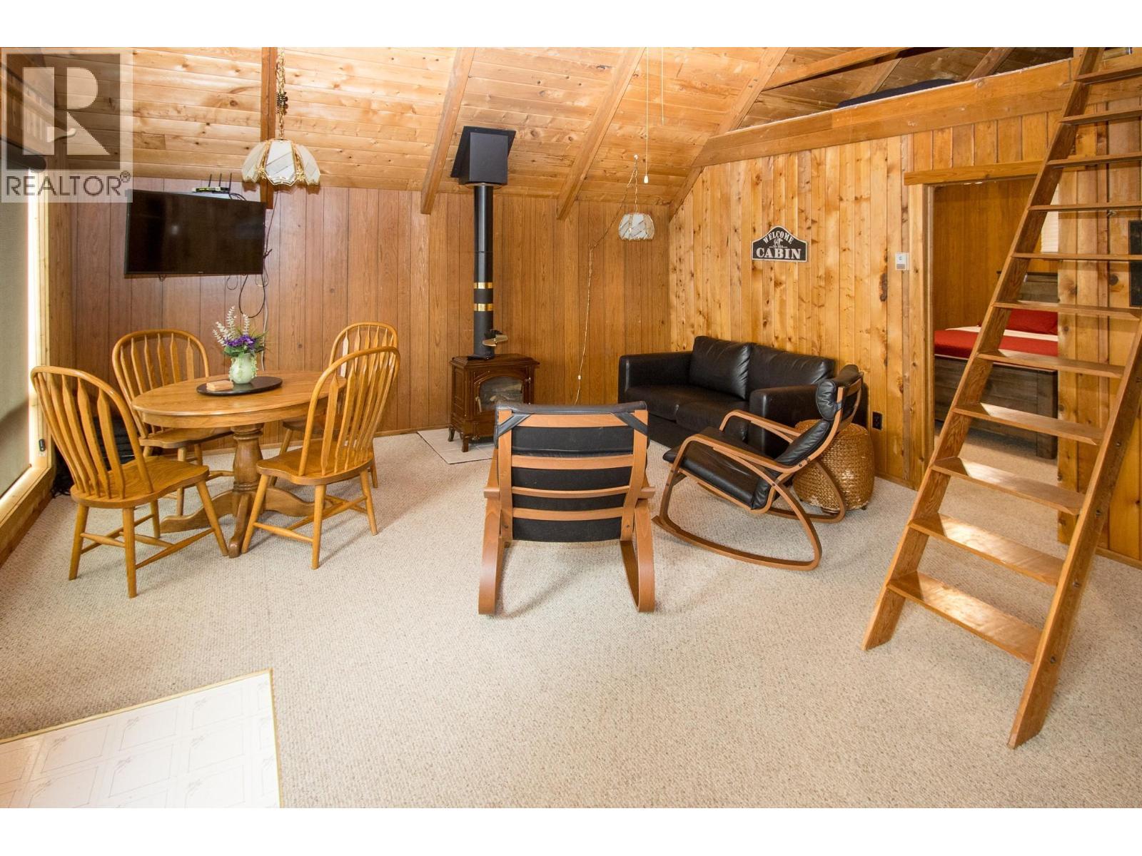 3075 Waverly Road. Sorrento, British Columbia