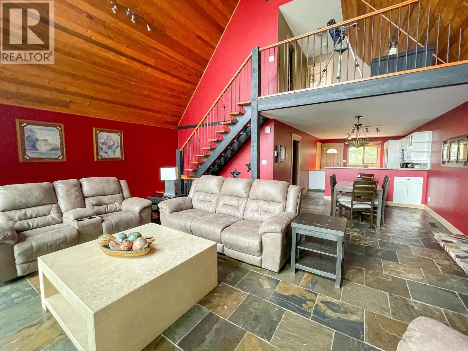 3075 Waverly Road. Sorrento, British Columbia