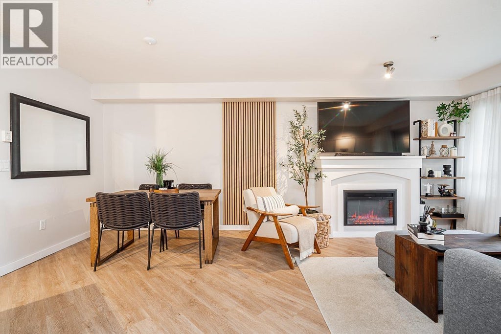 211 3132 Dayanee Springs Boulevard, Coquitlam