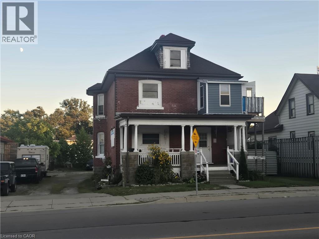 13 Talbot Street E, Cayuga