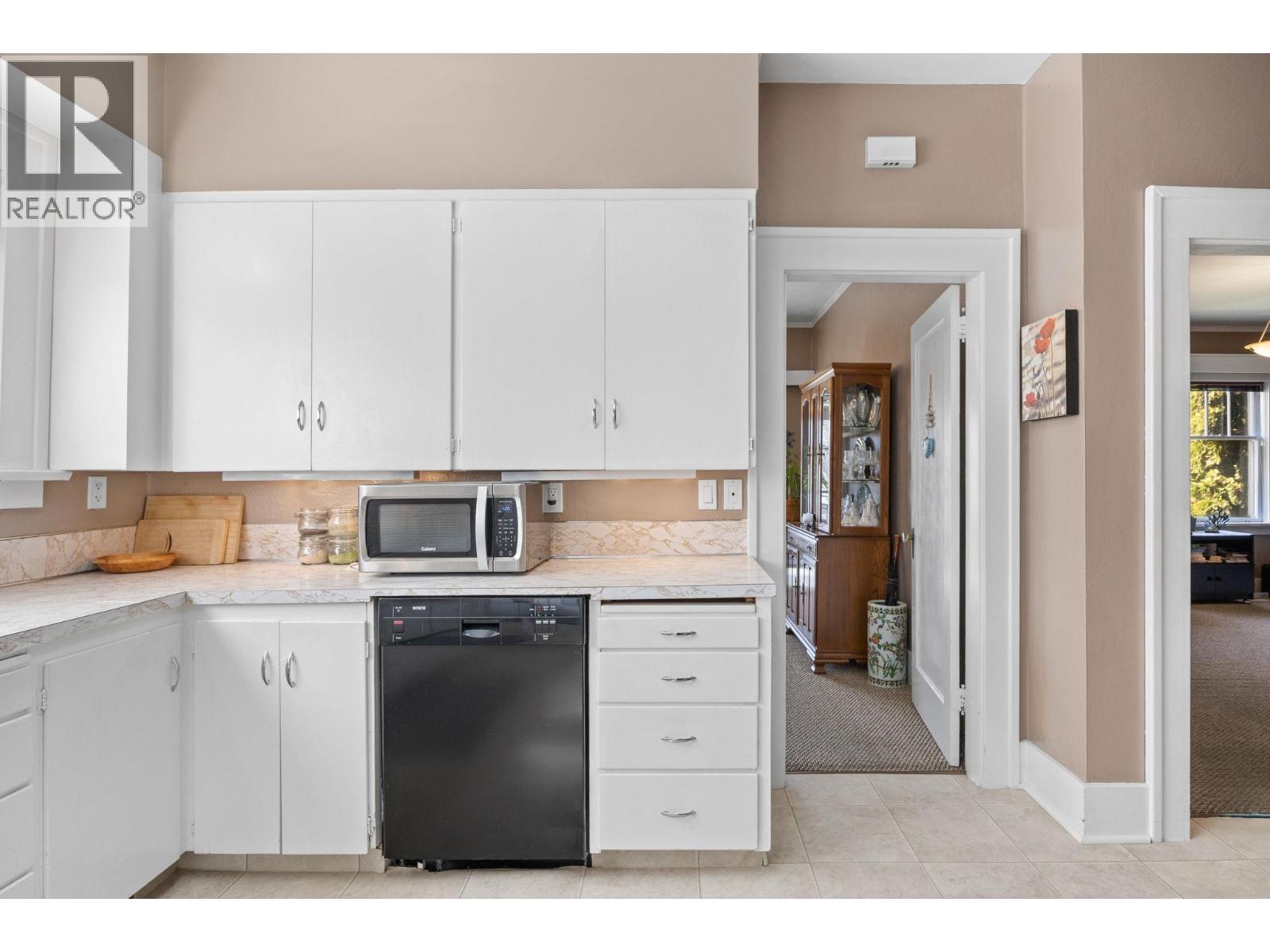 1830 Riverside Avenue. Kelowna, British Columbia