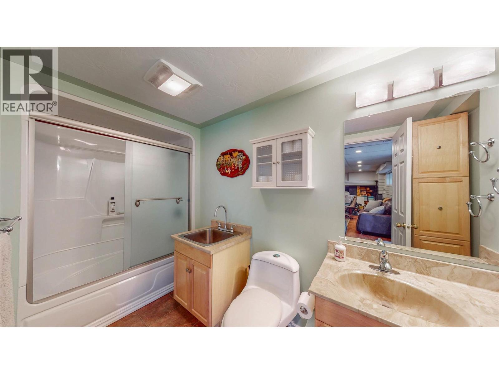 5896 Fairview Place. Oliver, British Columbia