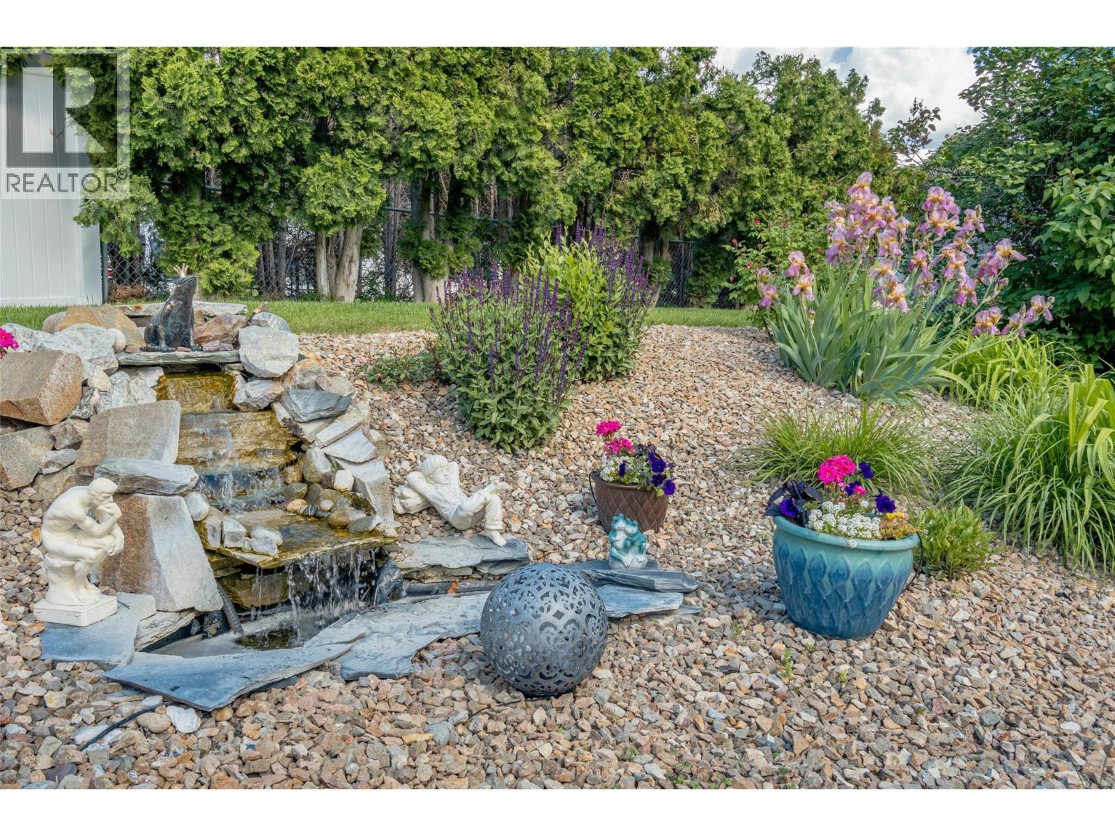 5896 Fairview Place. Oliver, British Columbia