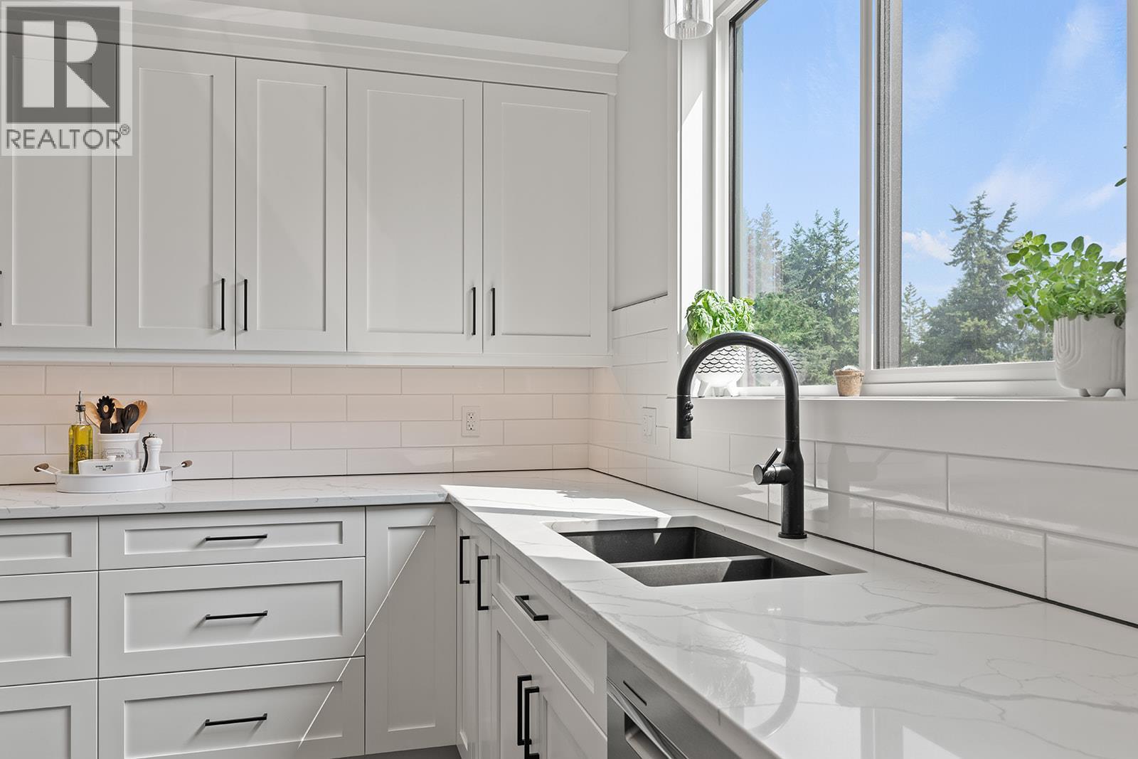 1441 20 Avenue Se Unit# 1. Salmon Arm, British Columbia