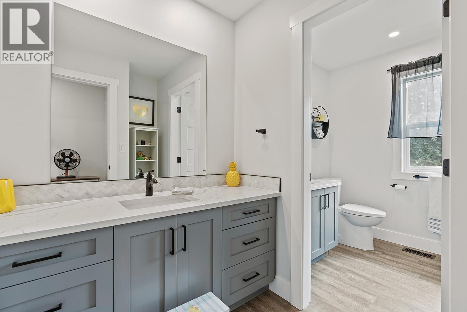 1441 20 Avenue Se Unit# 1. Salmon Arm, British Columbia