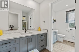 1441 20 Avenue Se Unit# 1. Salmon Arm, British Columbia