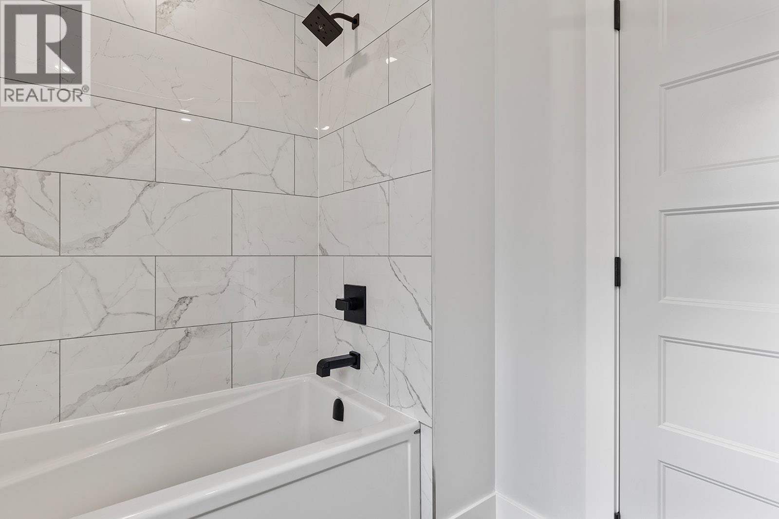 1441 20 Avenue Se Unit# 1. Salmon Arm, British Columbia