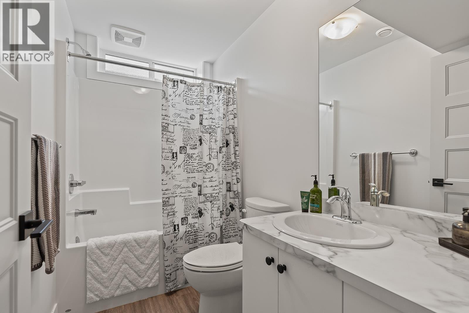 1441 20 Avenue Se Unit# 1. Salmon Arm, British Columbia