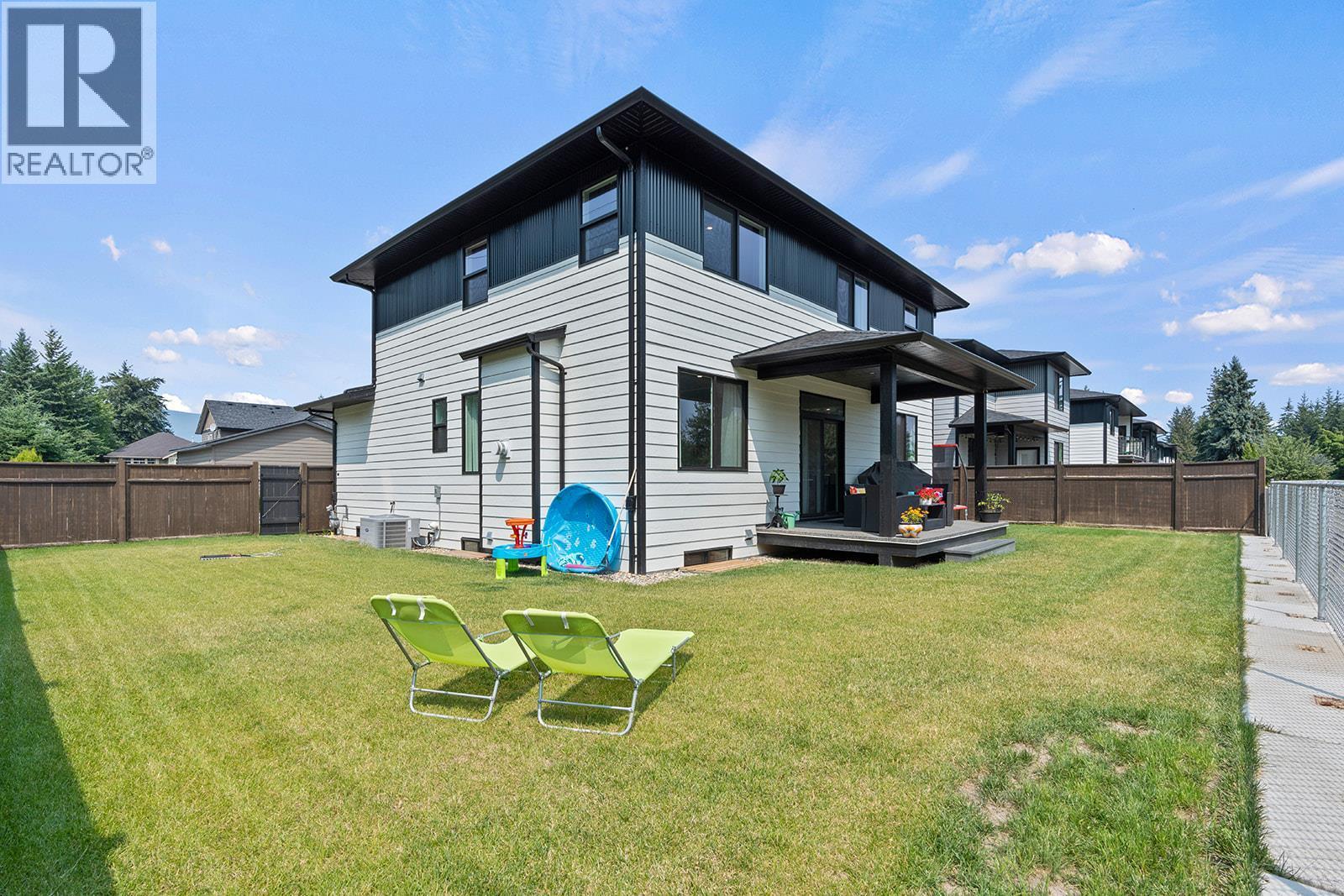 1441 20 Avenue Se Unit# 1. Salmon Arm, British Columbia