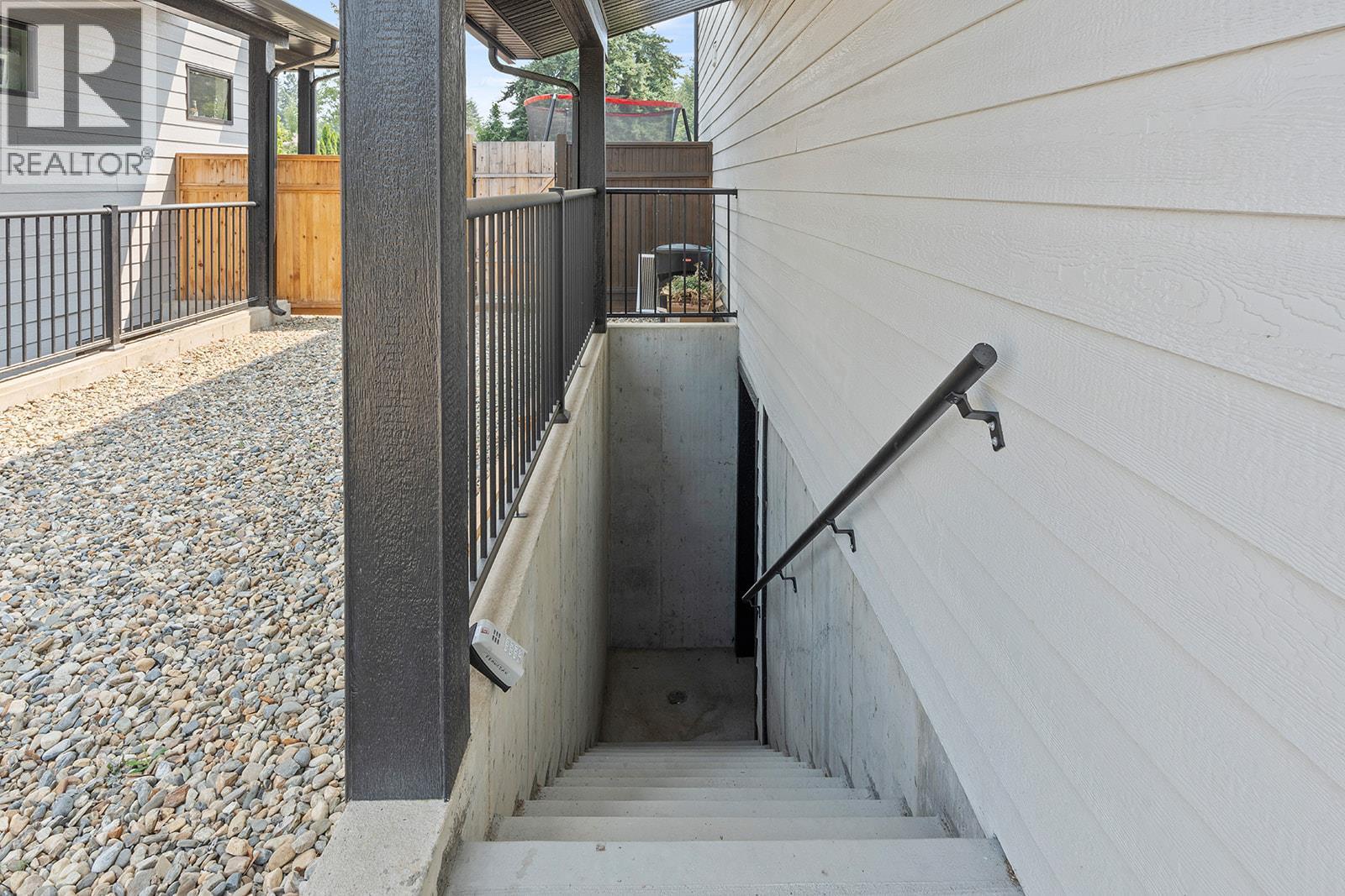 1441 20 Avenue Se Unit# 1. Salmon Arm, British Columbia