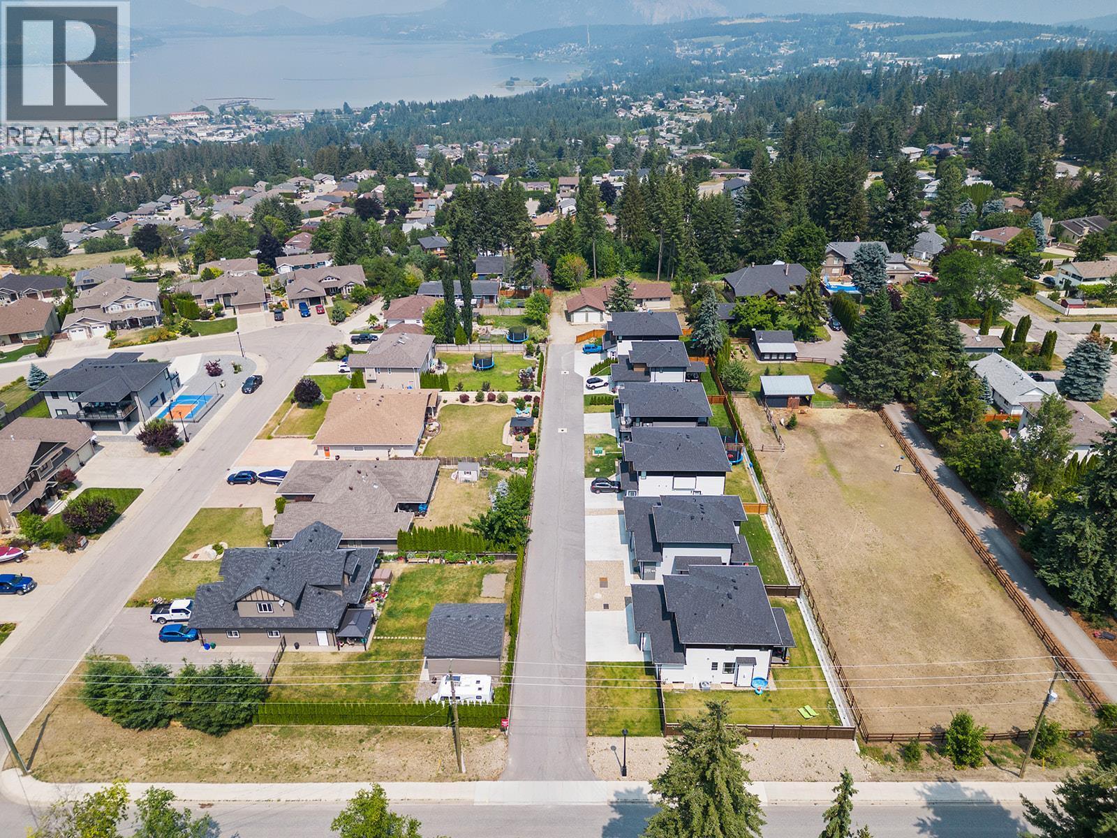 1441 20 Avenue Se Unit# 1. Salmon Arm, British Columbia