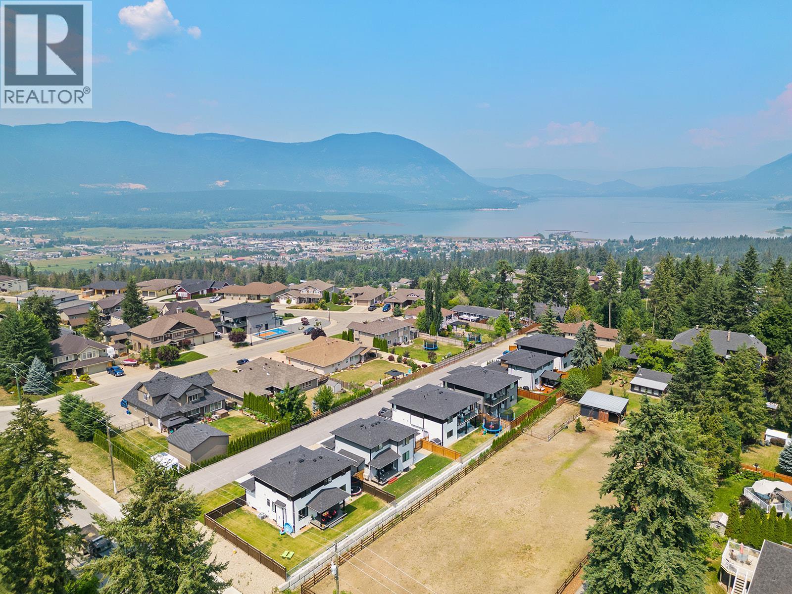 1441 20 Avenue Se Unit# 1. Salmon Arm, British Columbia
