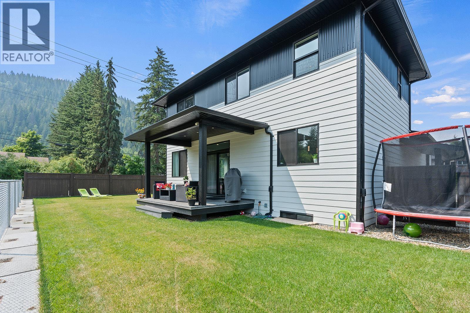 1441 20 Avenue Se Unit# 1. Salmon Arm, British Columbia