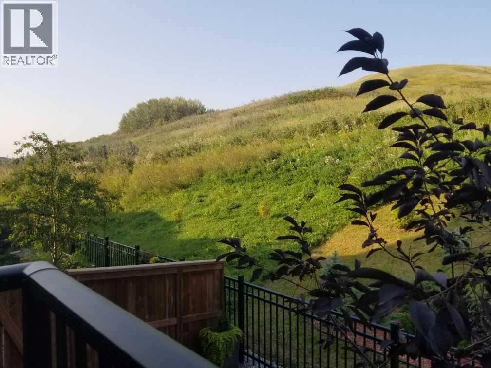 214 Cranbrook Square Se, Calgary