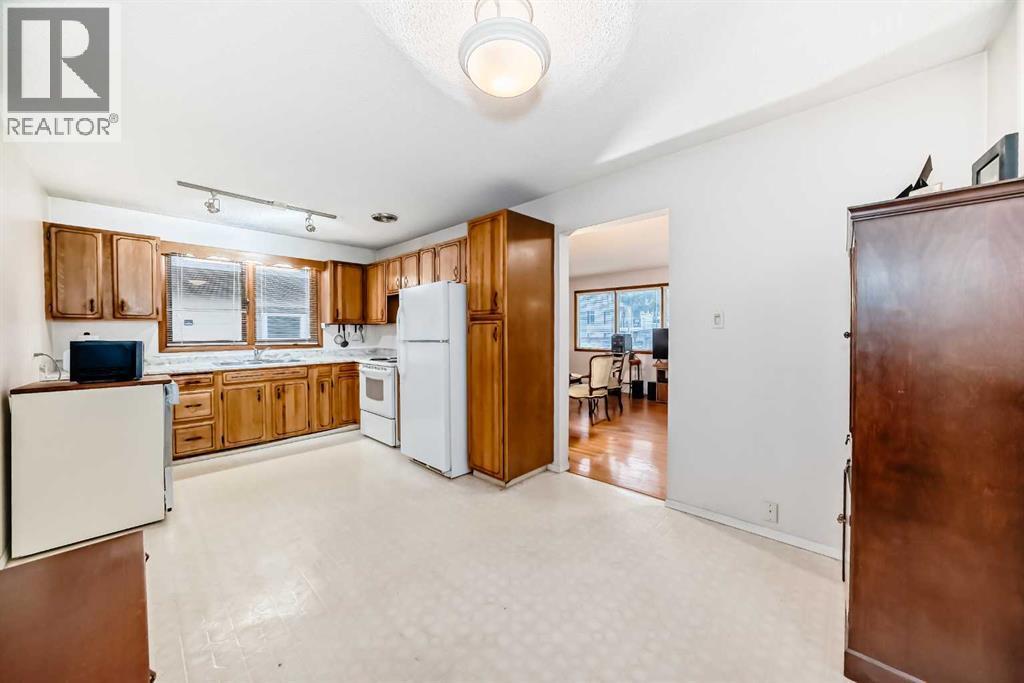 2425 2 Avenue Nw, Calgary