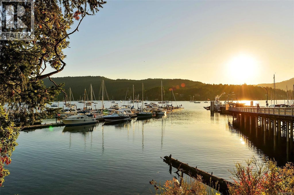 7037 Wallace Drive, Central Saanich