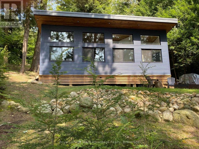 6-236 Island, Seguin