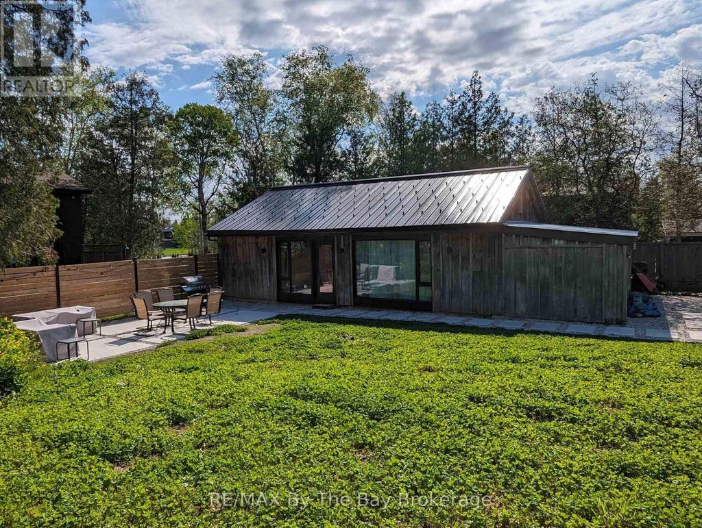 117 Glenlake Boulevard, Collingwood