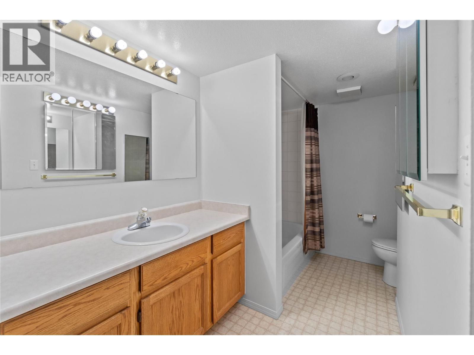 251 6 Street Se Unit# 110. Salmon Arm, British Columbia