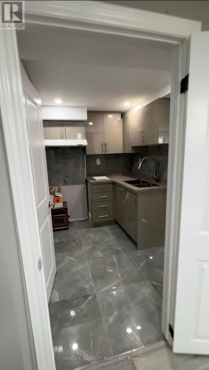 8 Golden Gate Drive, Brampton (northgate)