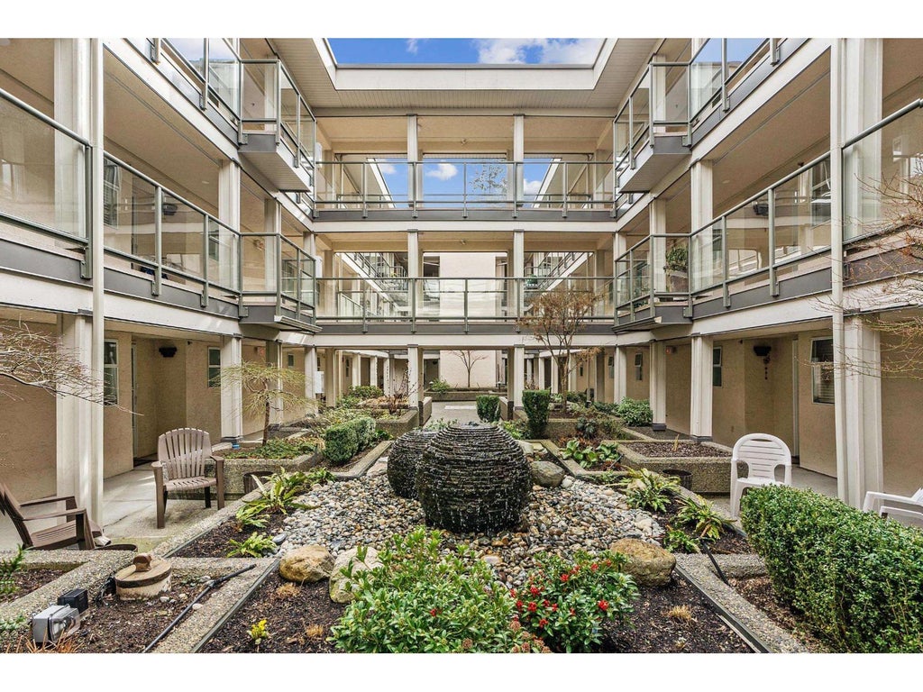 303 15255 18 Avenue, Surrey