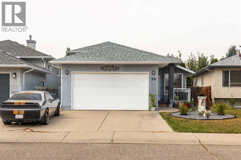 30 Heritage Crescent W, Lethbridge