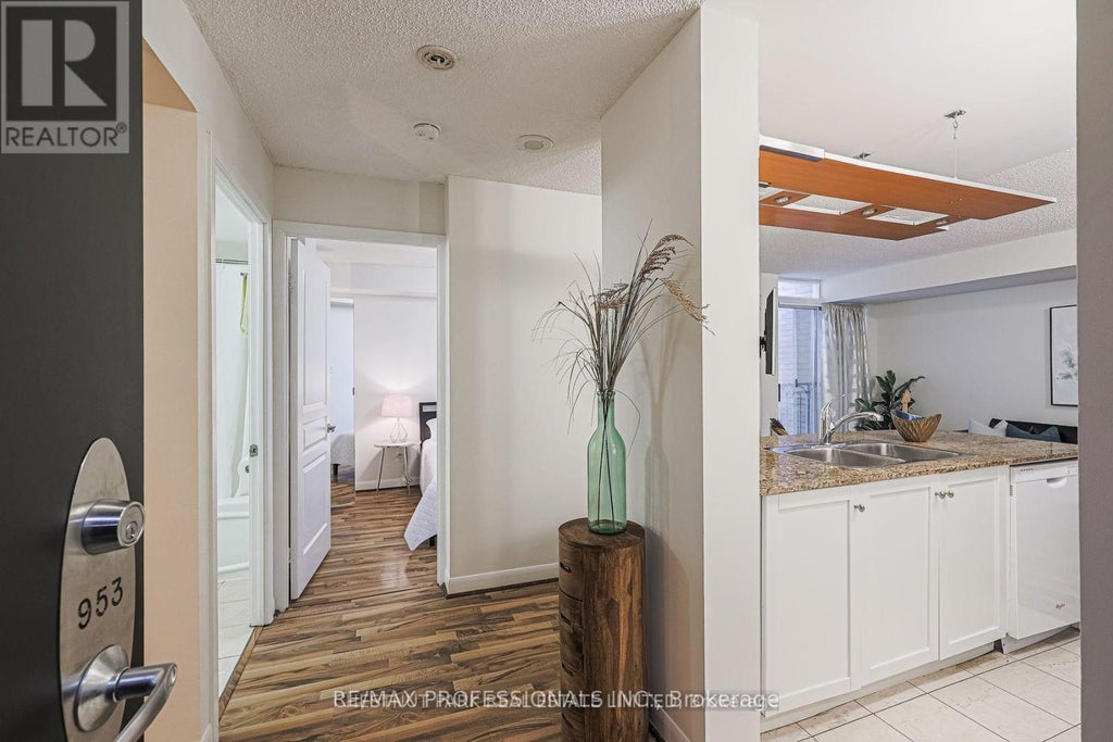 953 - 313 Richmond Street E, Toronto (moss Park)