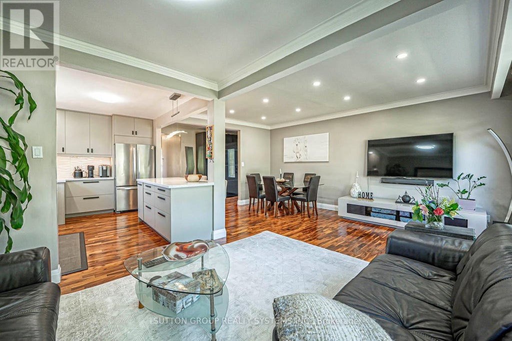 366 Renforth Drive, Toronto (eringate-Centennial-West Deane)