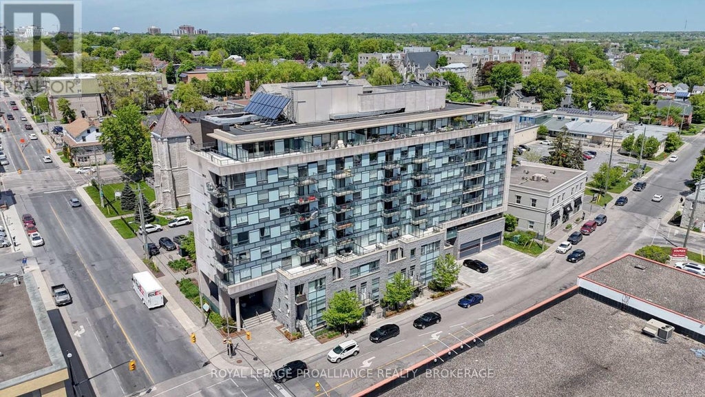 4a - 121 Queen Street, Kingston (east Of Sir John A. Blvd)