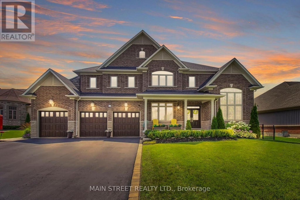 18 Country Club Crescent, Uxbridge