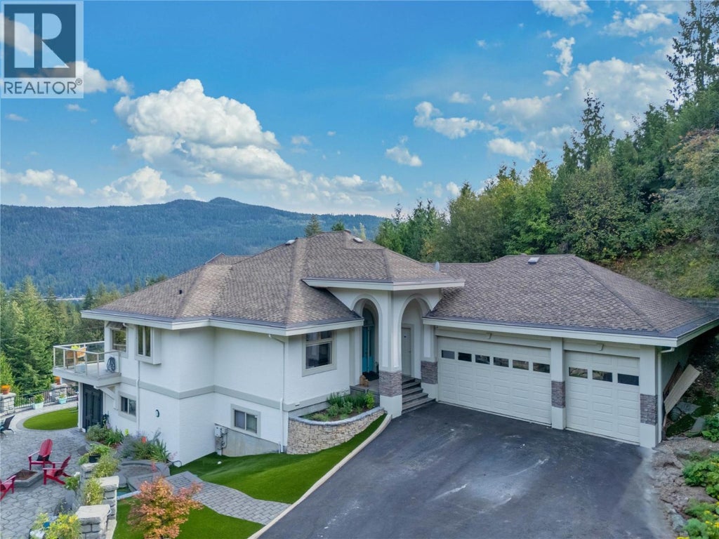2422 Waverly Drive, Blind Bay
