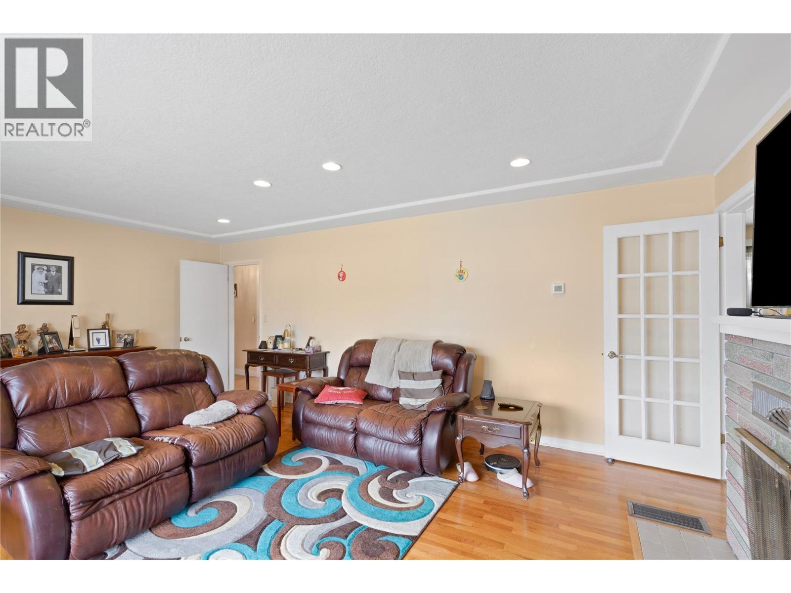 1230 Shuswap Avenue. Sicamous, British Columbia