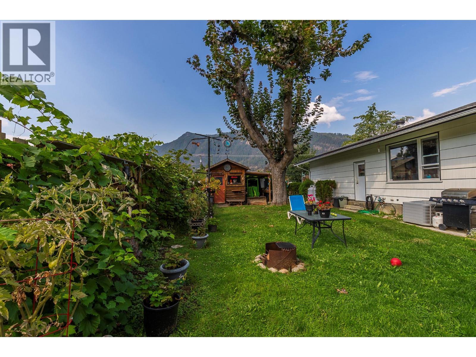 1230 Shuswap Avenue. Sicamous, British Columbia