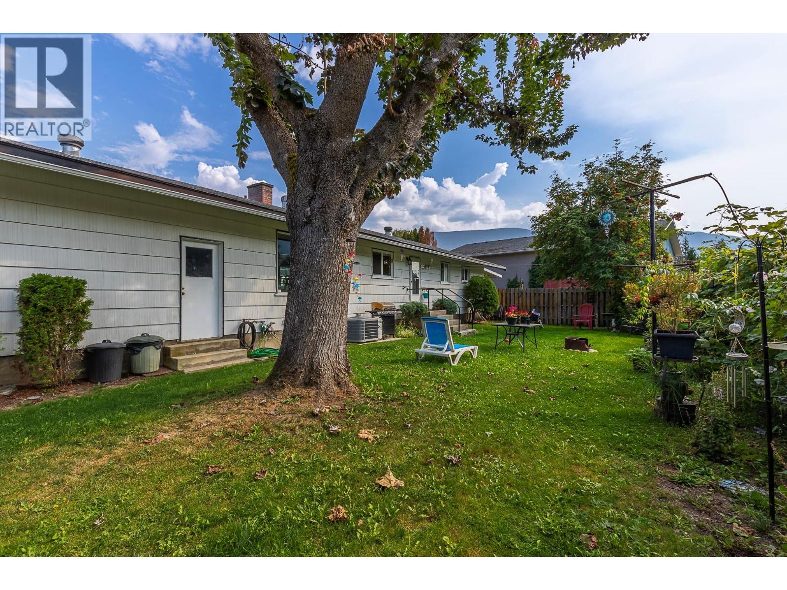1230 Shuswap Avenue. Sicamous, British Columbia