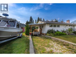 1230 Shuswap Avenue. Sicamous, British Columbia