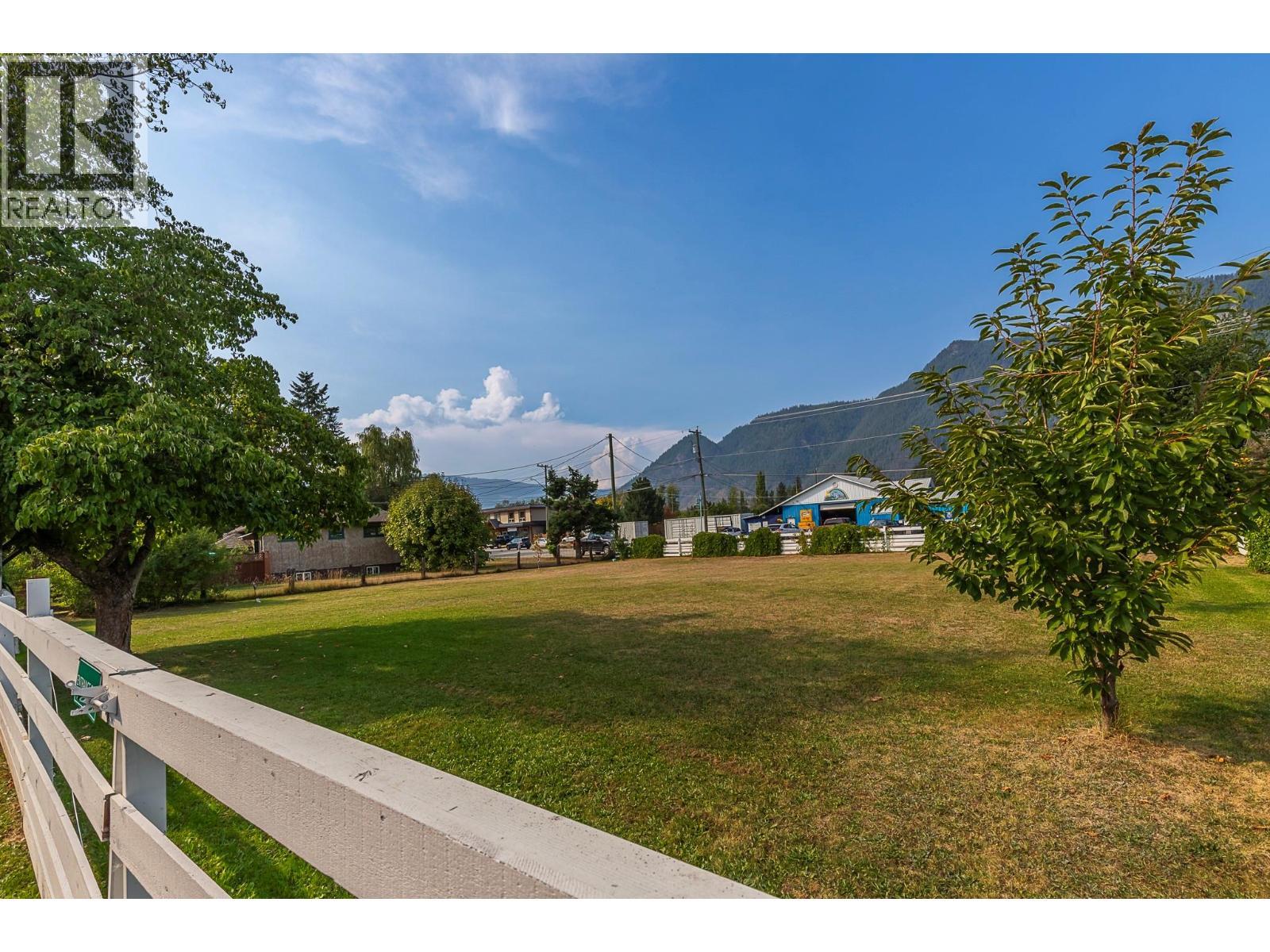 1230 Shuswap Avenue. Sicamous, British Columbia