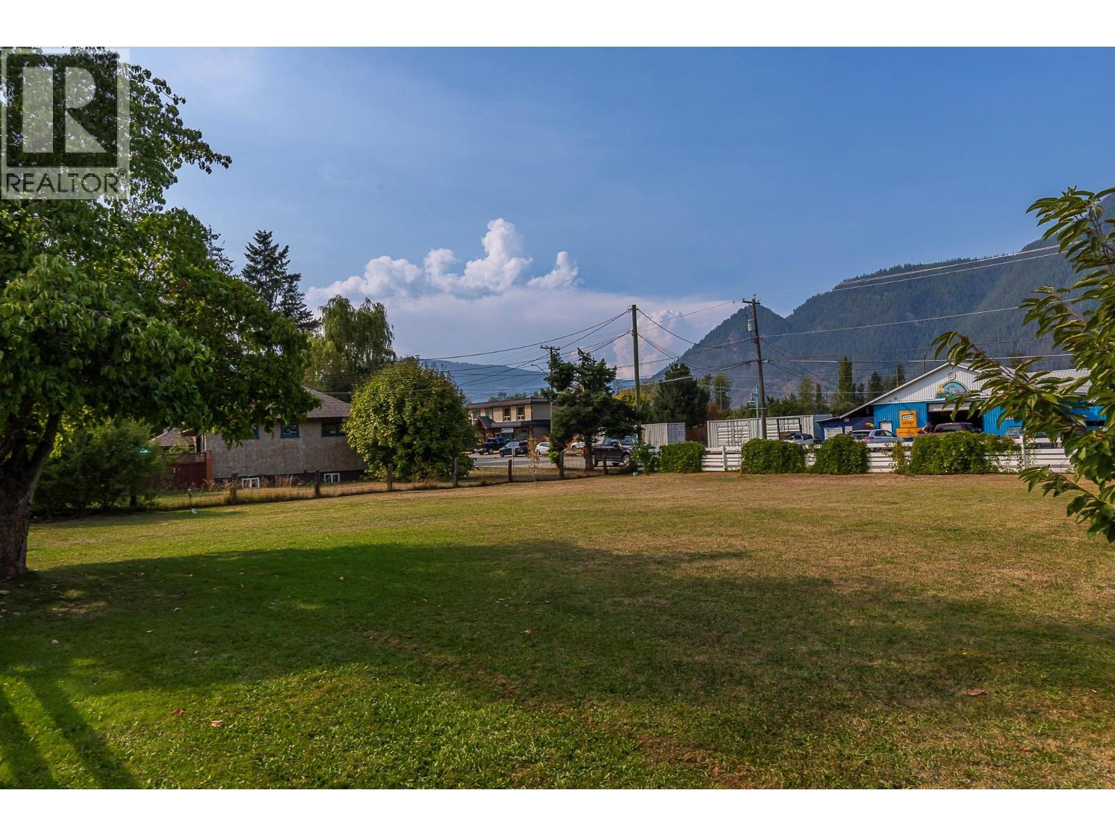 1230 Shuswap Avenue. Sicamous, British Columbia