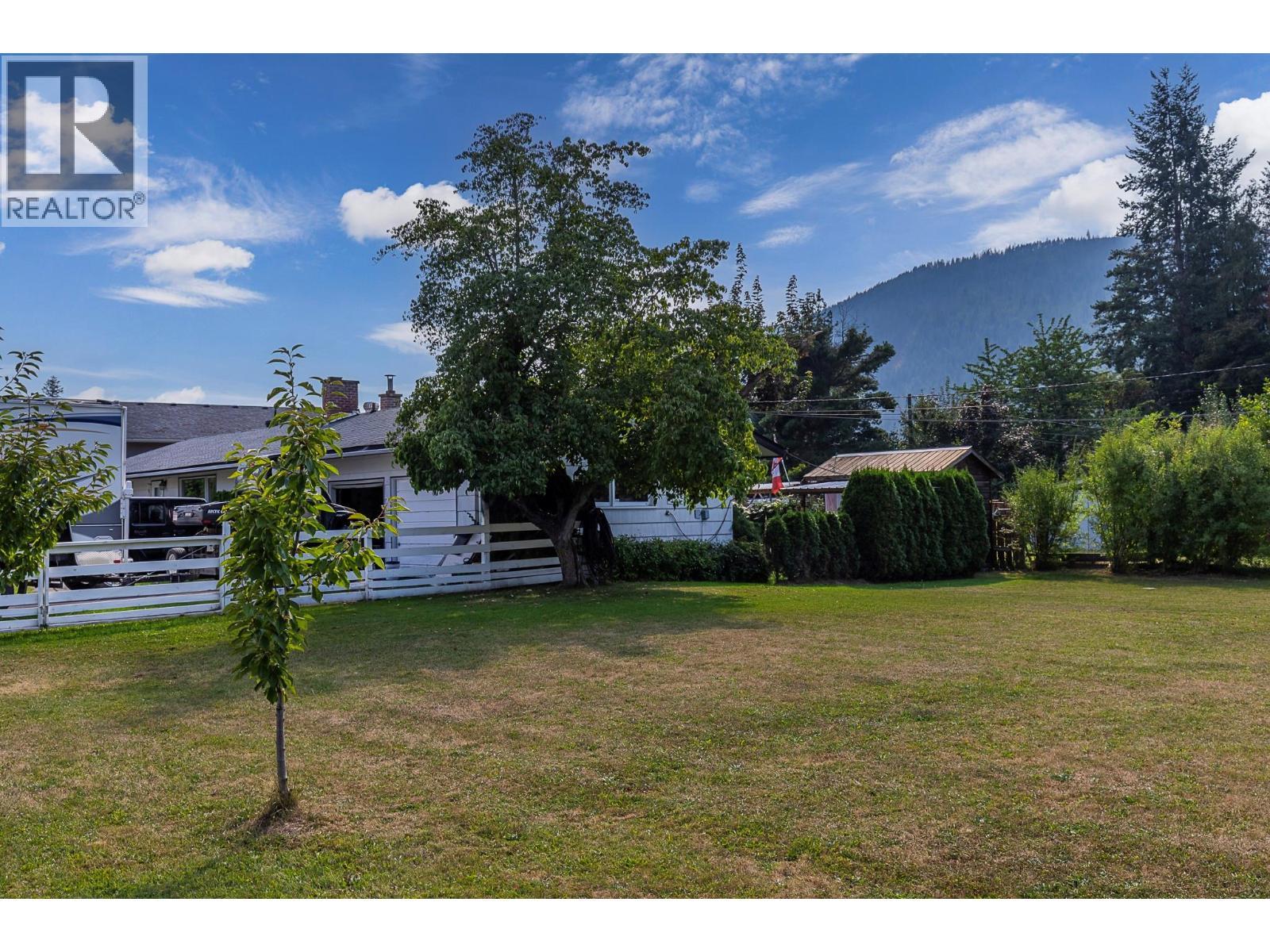 1230 Shuswap Avenue. Sicamous, British Columbia