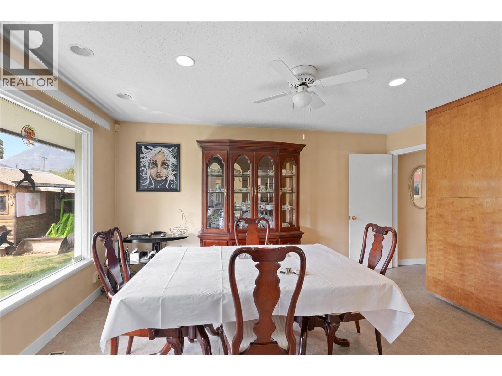 1230 Shuswap Avenue. Sicamous, British Columbia