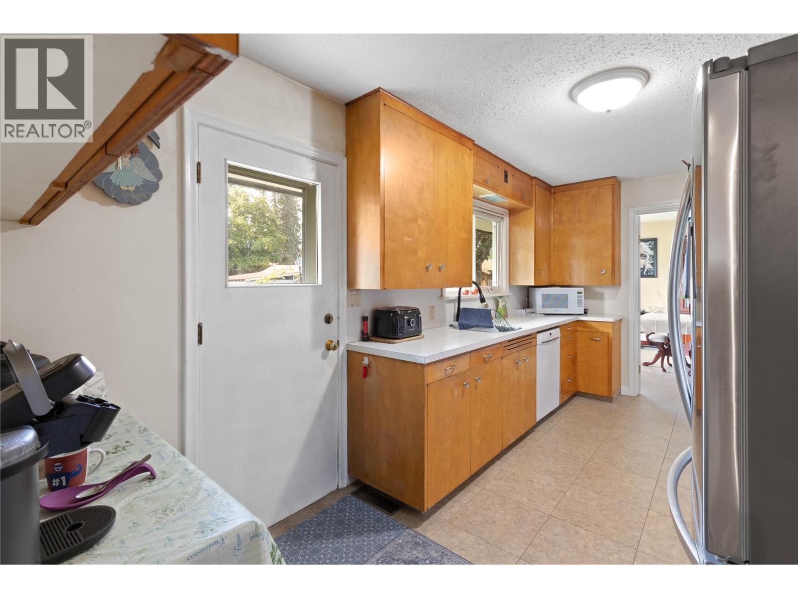 1230 Shuswap Avenue. Sicamous, British Columbia