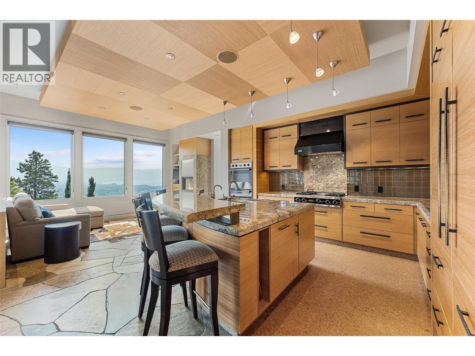 742 Highpointe Place. Kelowna, British Columbia