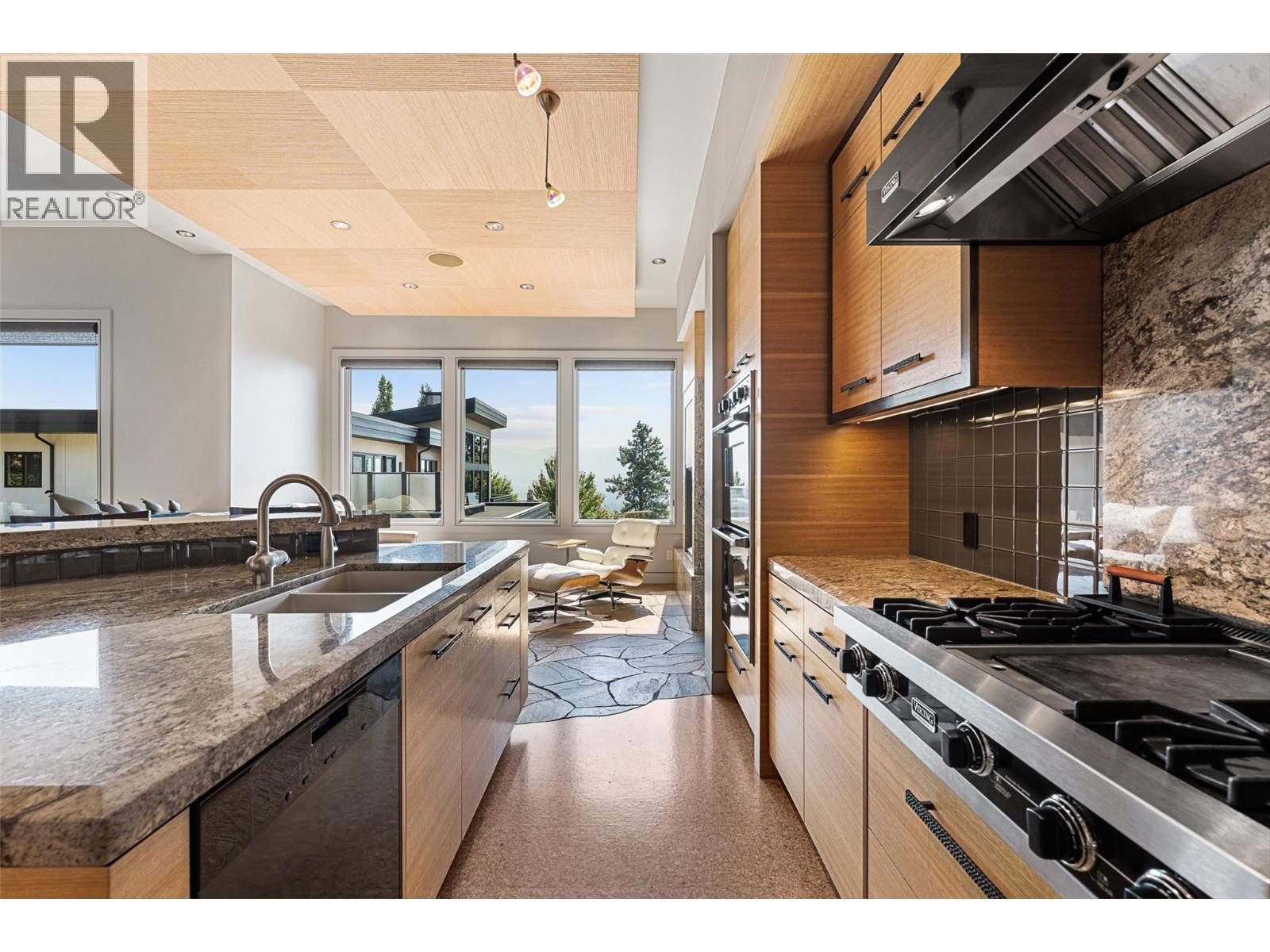 742 Highpointe Place. Kelowna, British Columbia