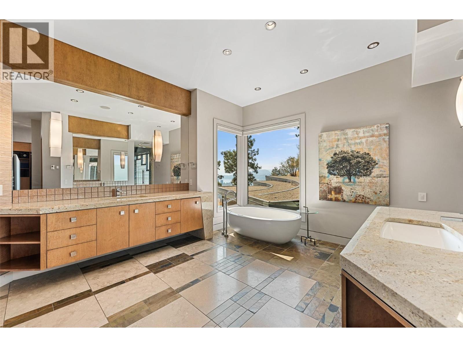 742 Highpointe Place. Kelowna, British Columbia