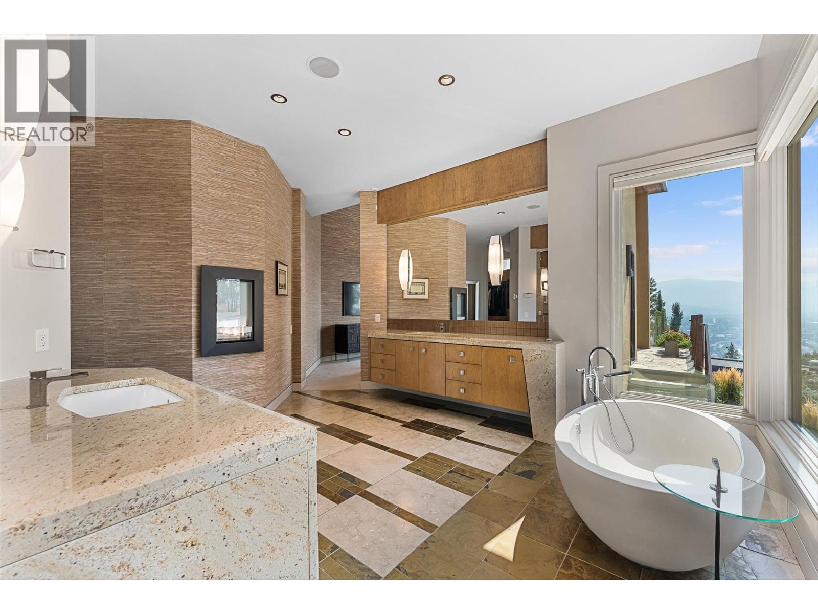 742 Highpointe Place. Kelowna, British Columbia