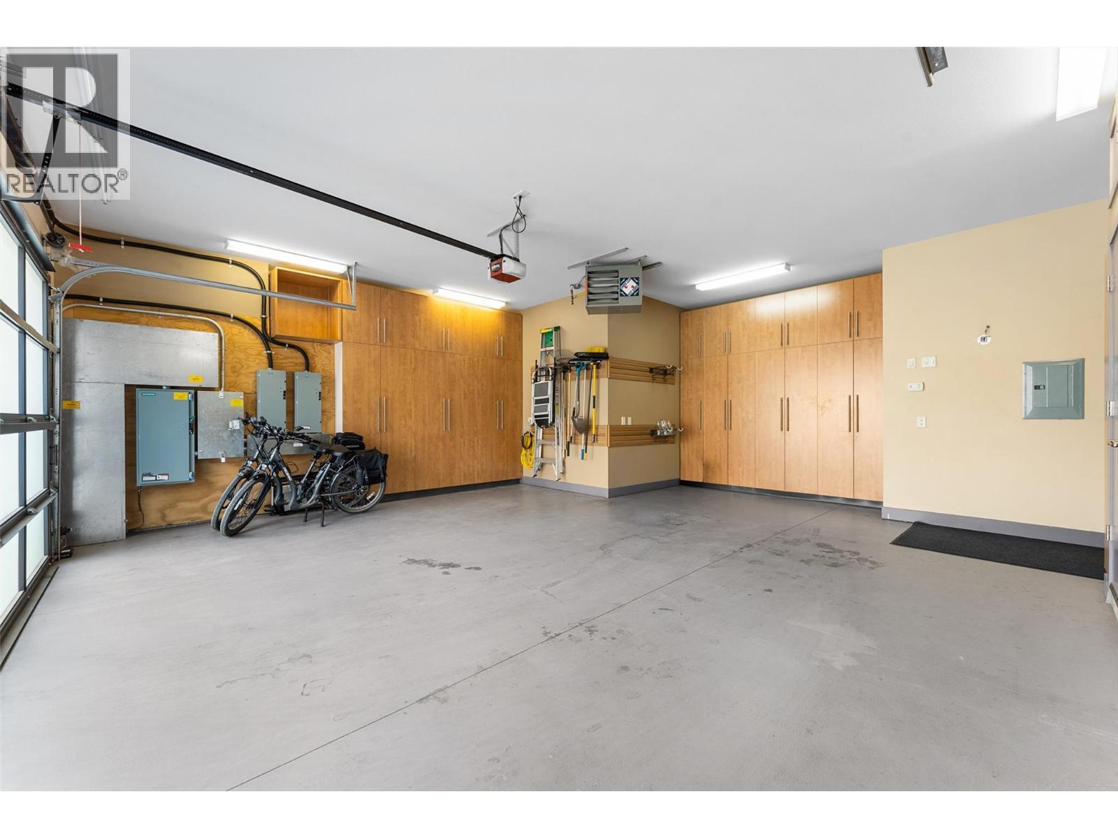 742 Highpointe Place. Kelowna, British Columbia