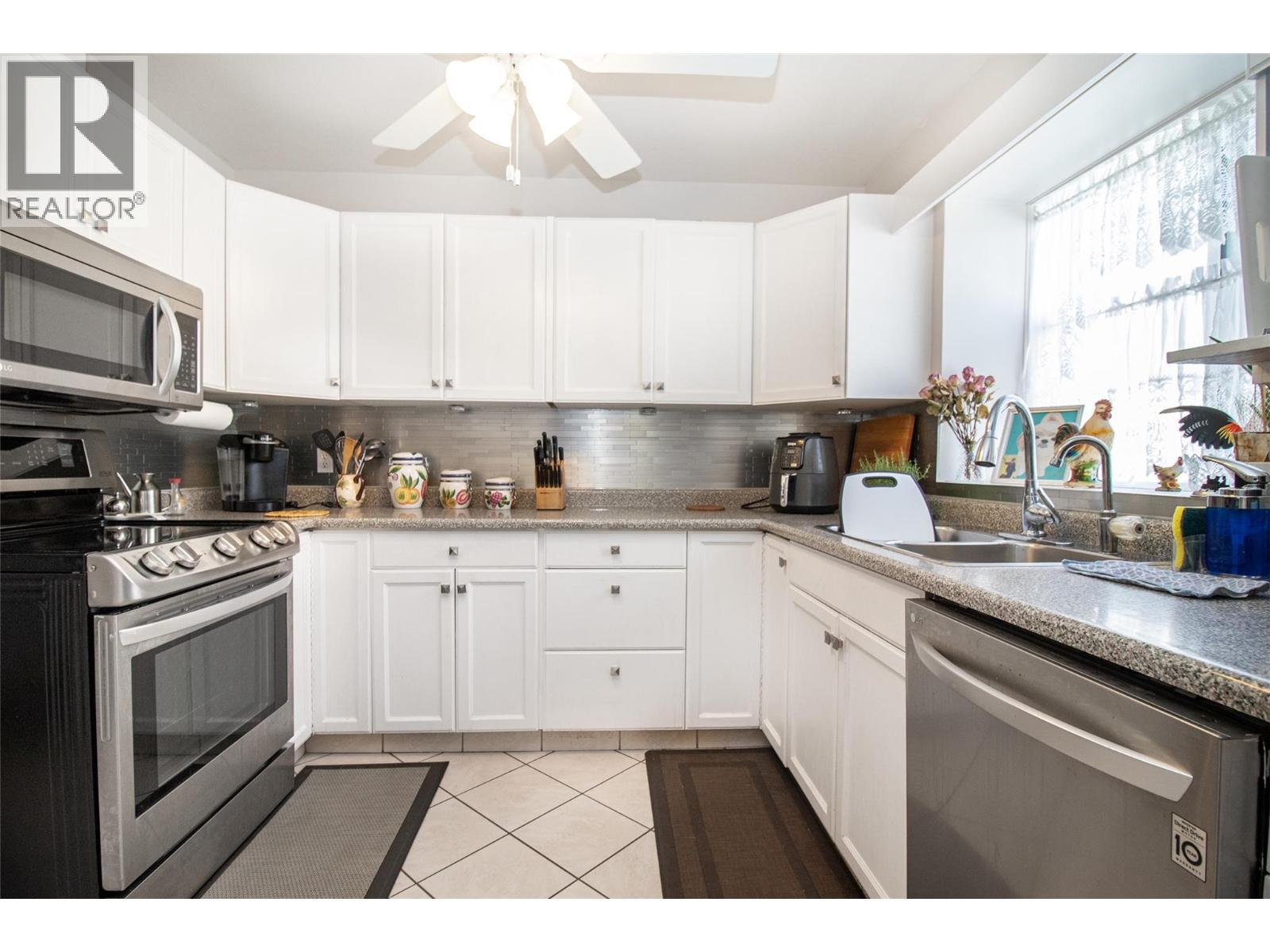 1874 Parkview Crescent Unit# 25. Kelowna, British Columbia