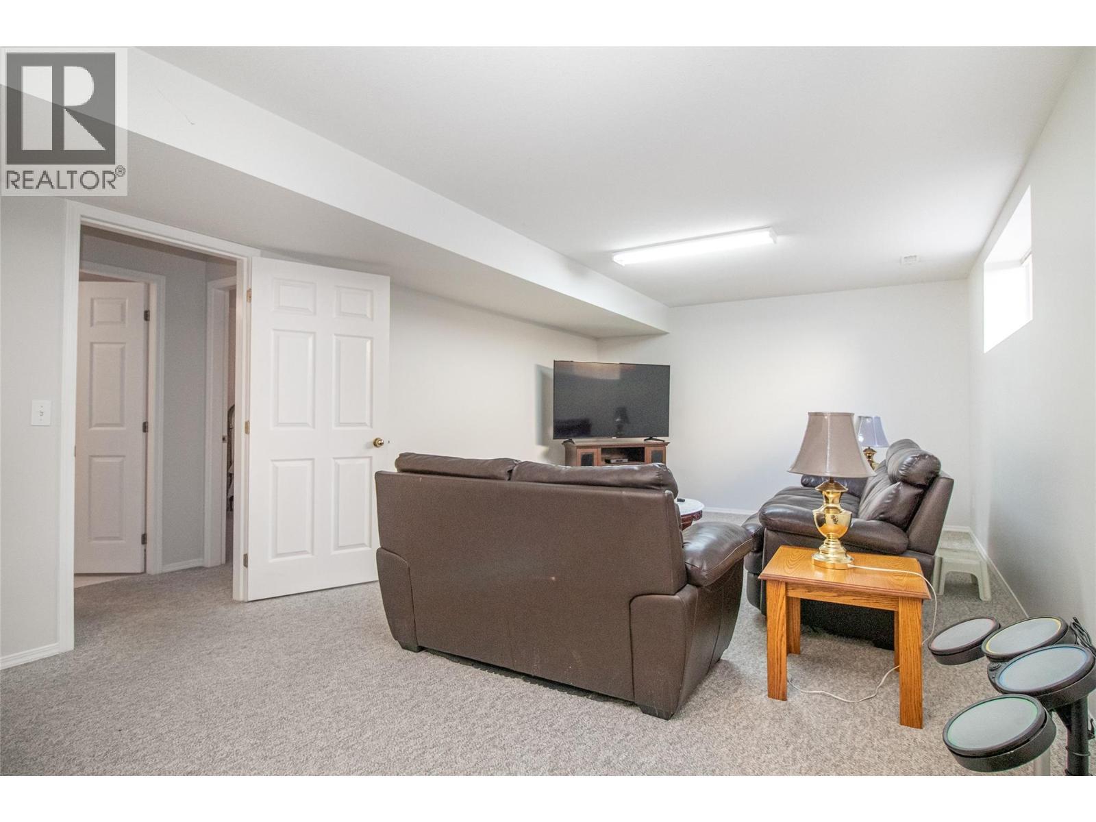 1874 Parkview Crescent Unit# 25. Kelowna, British Columbia