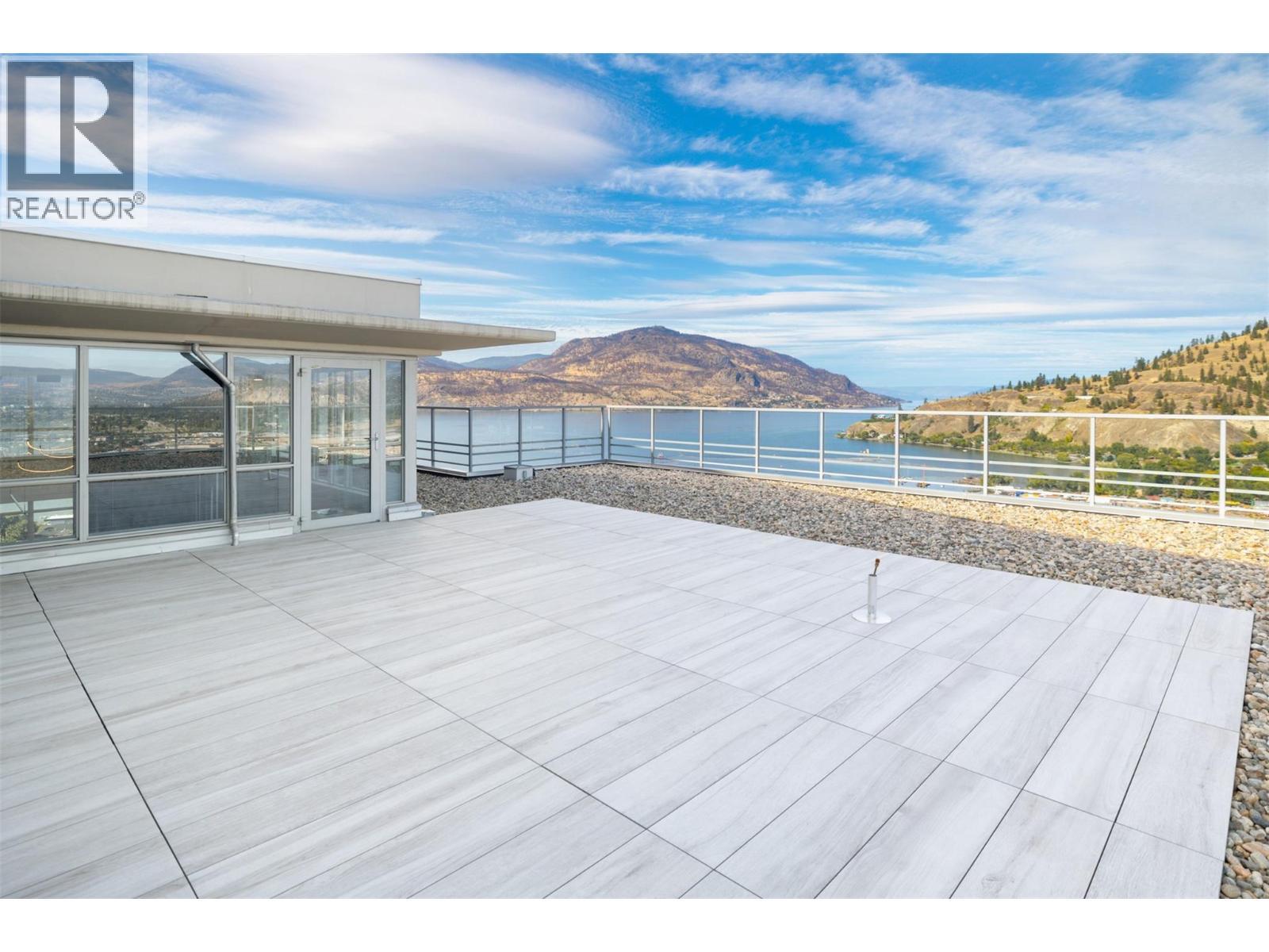 1075 Sunset Drive Unit# Ph1. Kelowna, British Columbia