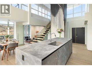 1075 Sunset Drive Unit# Ph1. Kelowna, British Columbia