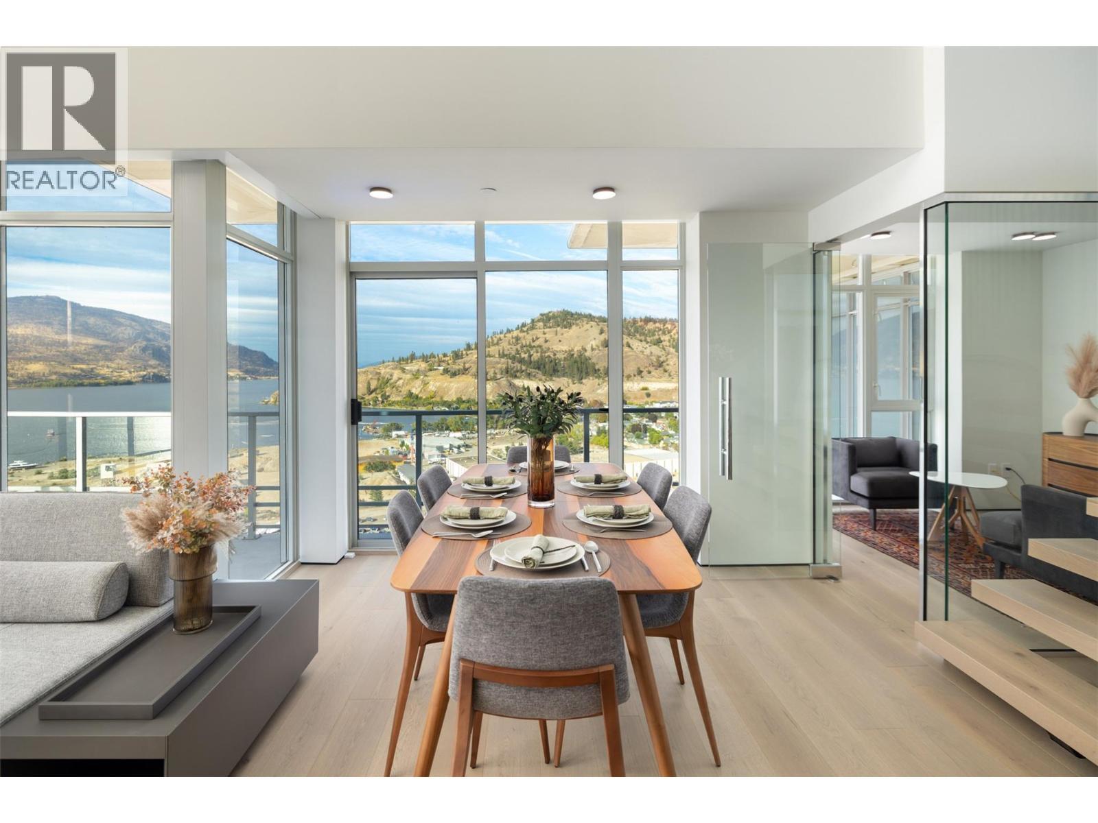 1075 Sunset Drive Unit# Ph1. Kelowna, British Columbia